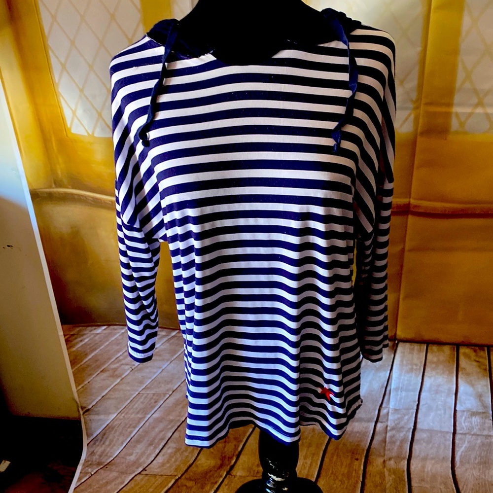 Cute top. Blue and white strips . 3/4 sleeves. Hooded.. very comfortable .